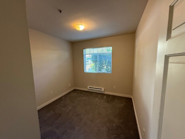 Building Photo - Beautiful Bottom Floor 2bd 1bath Condo For...
