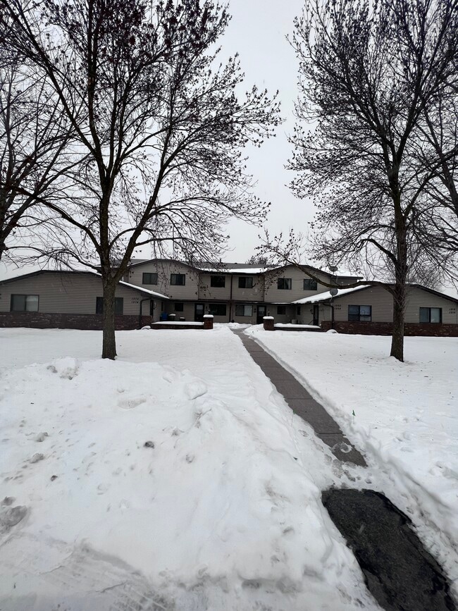 Welcome to 1274 GreenBriar Court - 1274 Greenbriar Ct