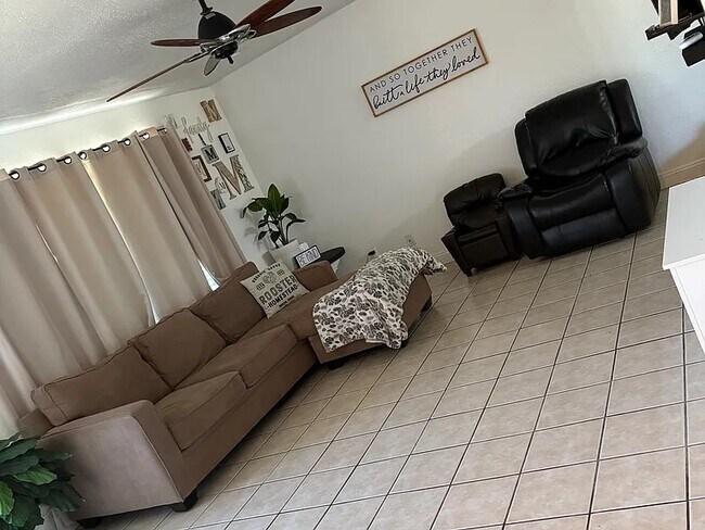 Building Photo - 33041 Case St