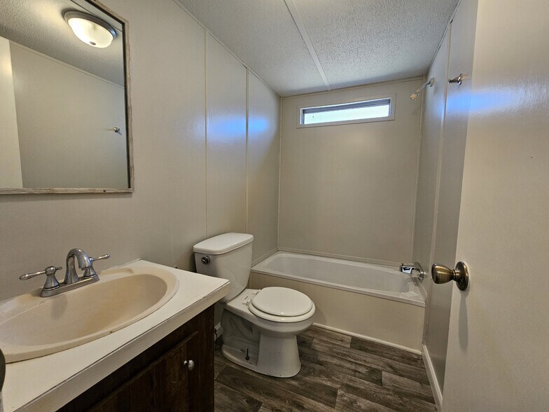 Building Photo - 210 Jamback Rd