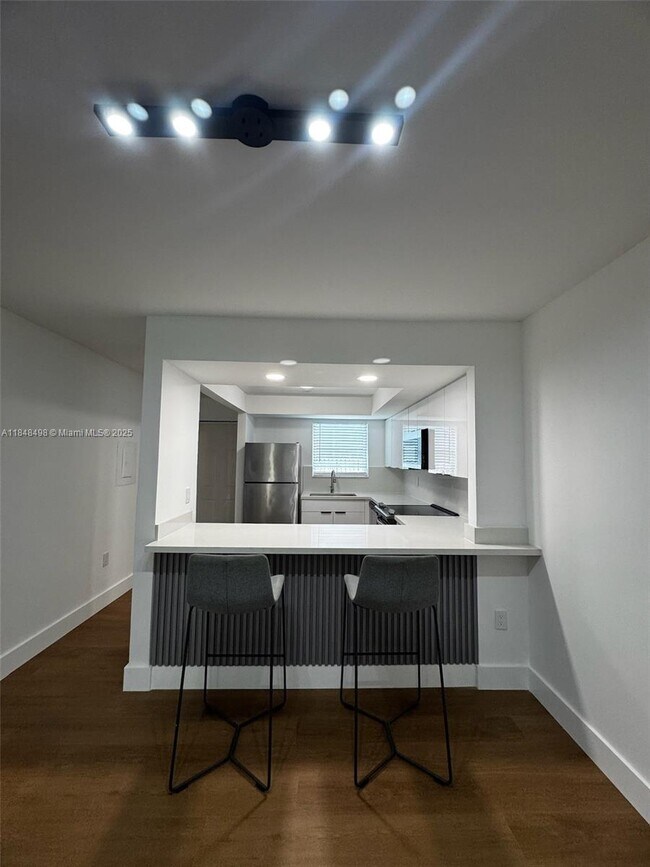 Building Photo - 1460 SW 24th Ct