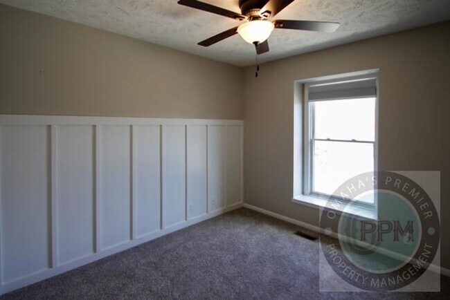 Building Photo - Millard 3 bed 3 bath with Park Access!