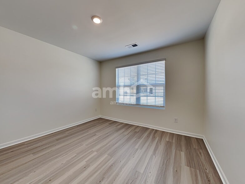 Building Photo - 1341 John Swann St