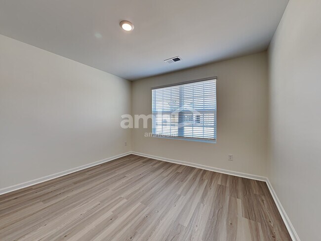 Building Photo - 1341 John Swann St
