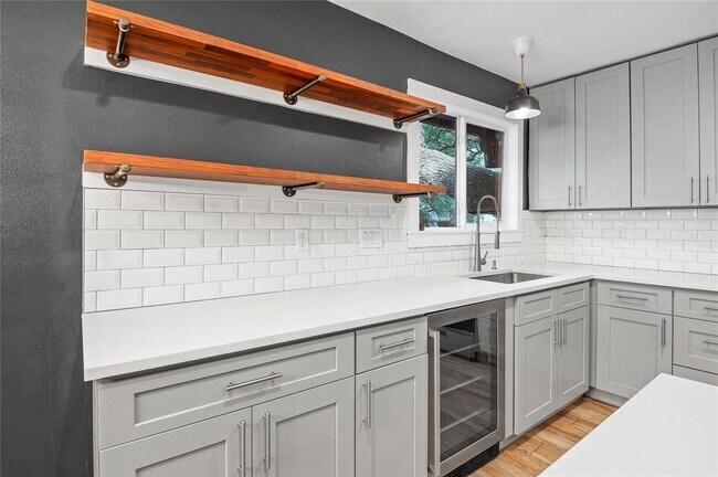 Building Photo - 1104 Durham Dr