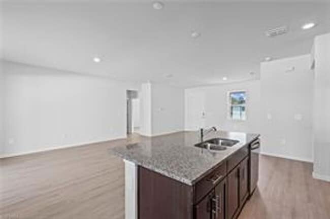 Building Photo - 2115 Ne-16 Ter