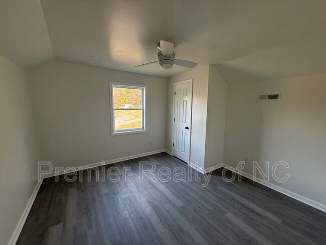 Building Photo - 172 Mill St