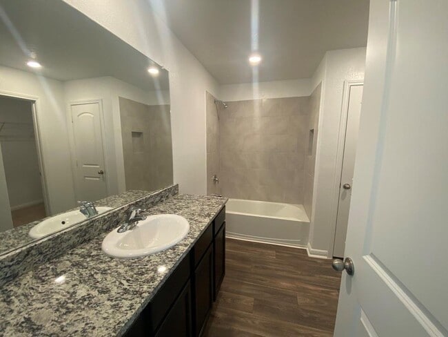 Building Photo - 309 Riverdale Dr