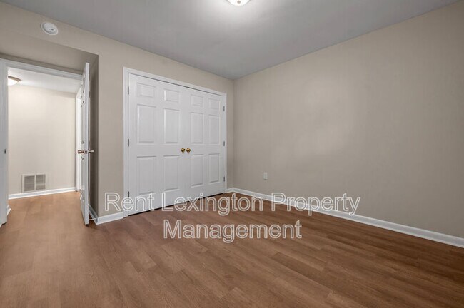 Building Photo - 833 Malabu Dr