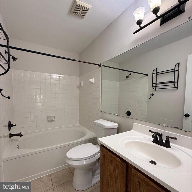 Building Photo - 8442 Springfield Oaks Dr