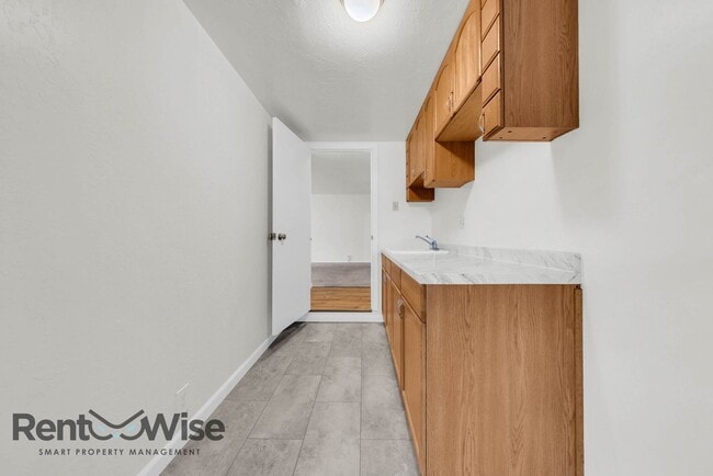 Building Photo - 2406 Kehoe Ave