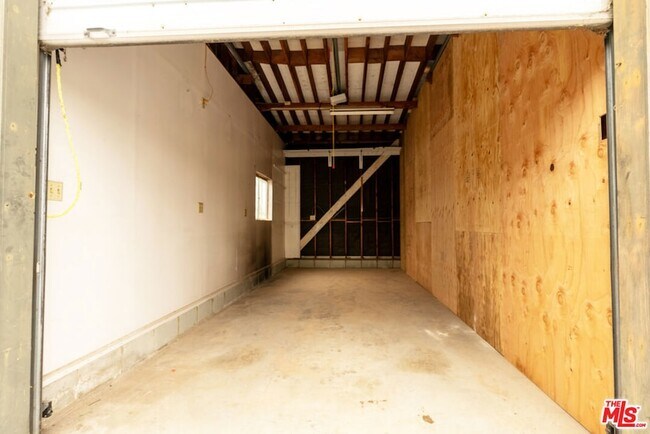 Building Photo - 443 Lomita St