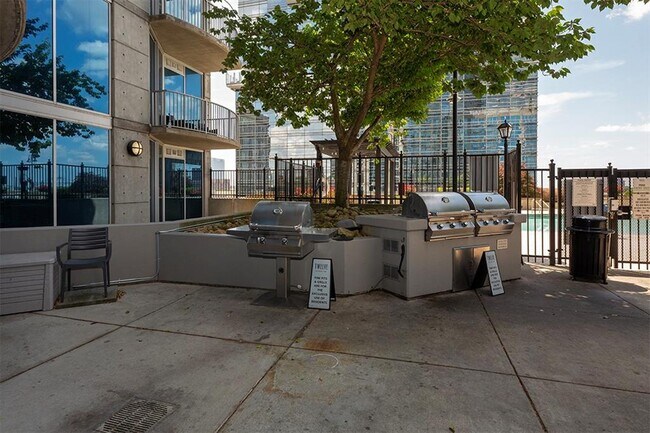 Building Photo - 400 W Peachtree St NW