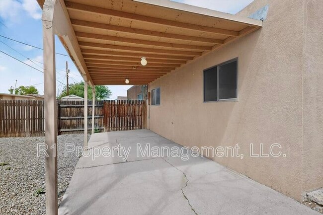 Building Photo - 222 Shannon Pl NW