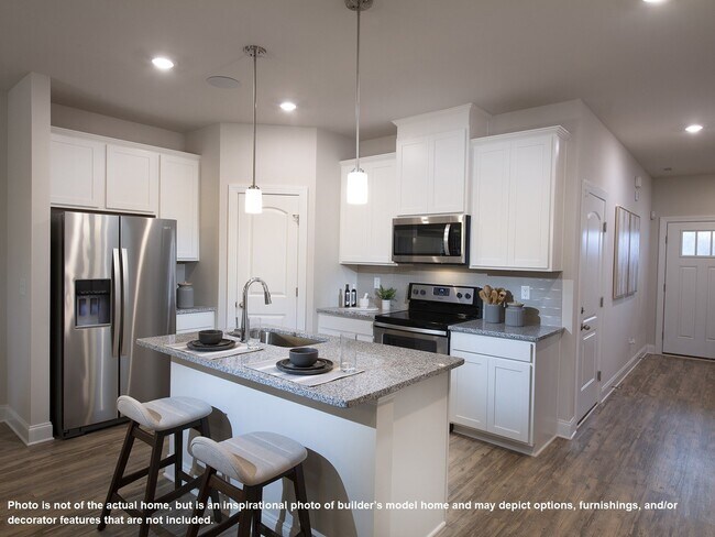 Building Photo - Townhome in West End Station is waiting fo...