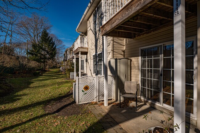 Building Photo - 1113 Savoy Dr