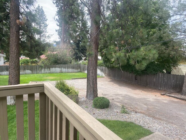 Building Photo - Great Spokane Valley Location-2 bed 1 bath...