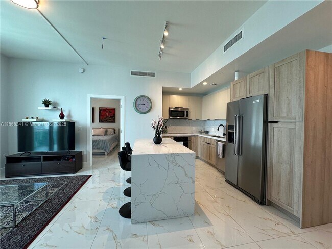 Building Photo - 950 Brickell Bay Dr