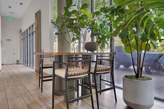 Building Photo - 355 Berry St