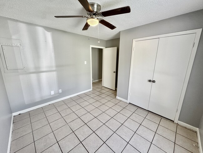 Building Photo - 5168 Corkwood Dr