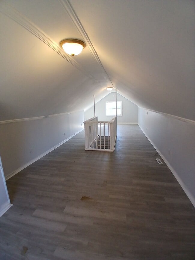 Building Photo - 2011 School St