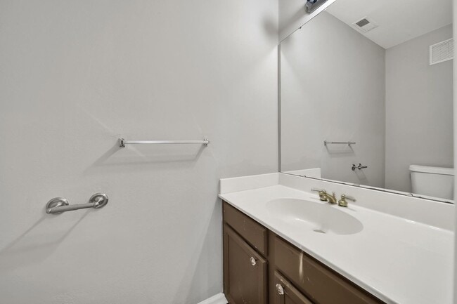 Building Photo - Charming home in South Charlotte