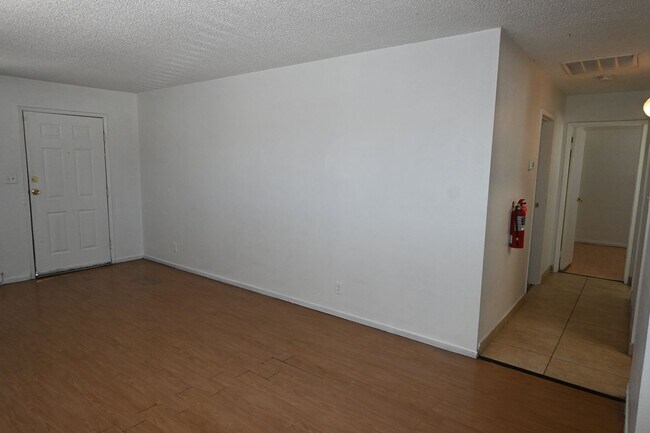 Building Photo - 2 Bedroom Apt- Downtown -  NO PETS