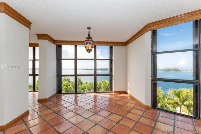 Building Photo - 1925 Brickell Ave