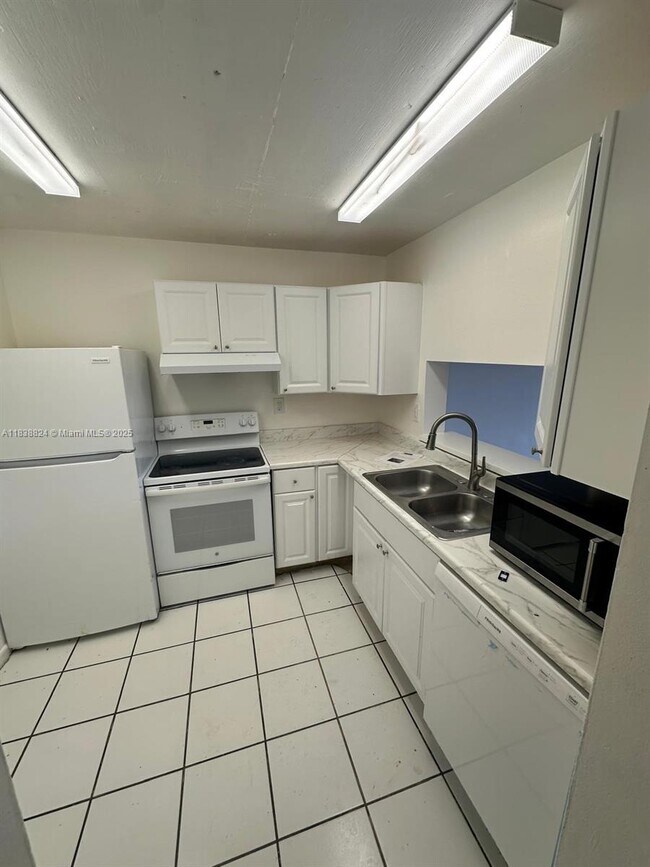 Building Photo - 482 NW 165th St