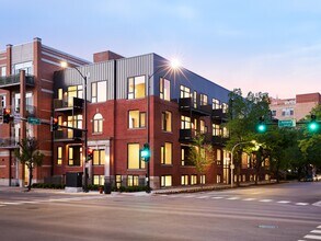 Building Photo - Luxurious West Loop Mid Rise! High End Finishes & Outstanding Amenities! Ready 5/1!