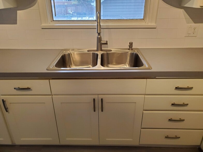 Building Photo - 353 Lawton St