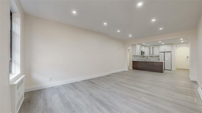 Building Photo - 83-80-83118 118th St
