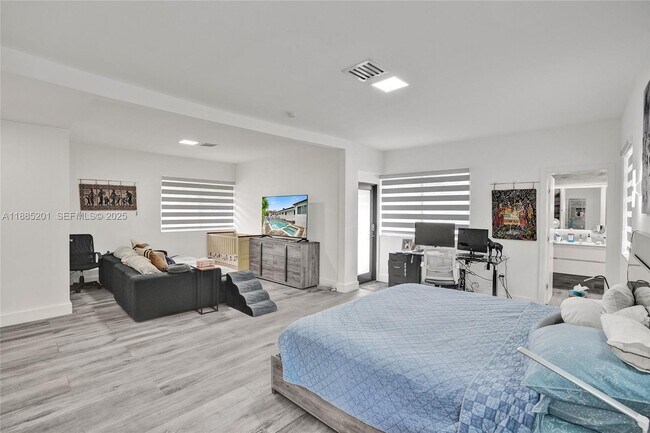 Building Photo - 3784 Sheridan Ave