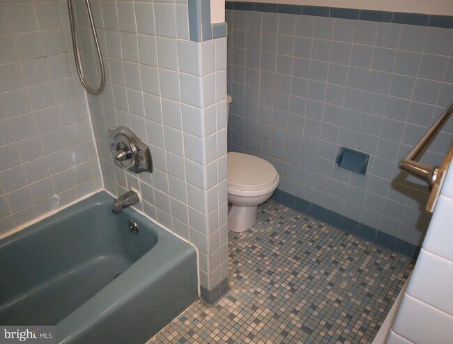 Building Photo - 319 Camden Ave