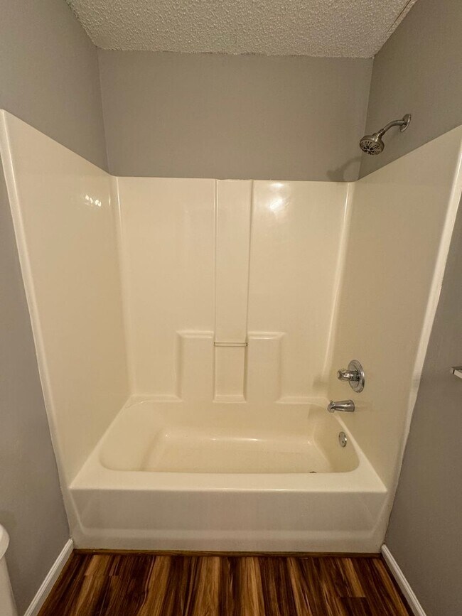 Building Photo - 10A Woodcreek Way SW