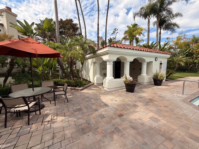 Building Photo - Beautiful 3 Bedroom, 2.5 Bathroom Newport ...