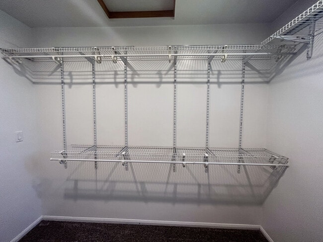 Closet of Main bedroom - 1344 N Fairview St