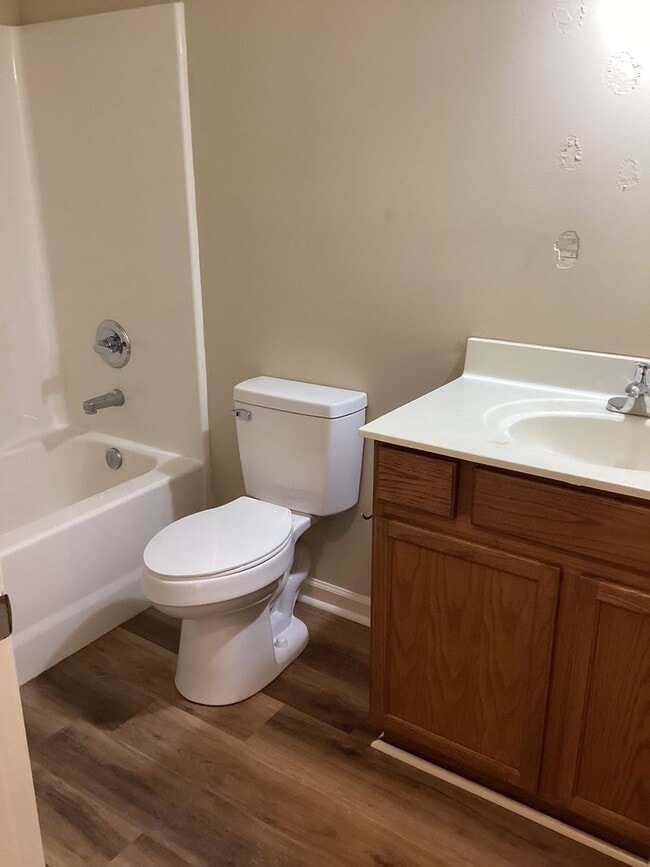 Building Photo - 3 Bedroom / 2 Bath Split-Foyer Home  Kings...