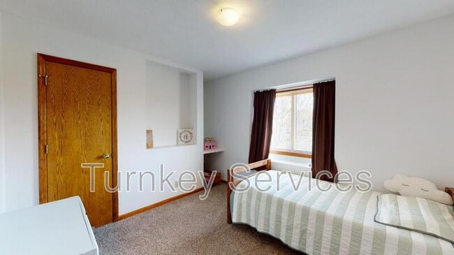 Building Photo - 204 Summerset Dr