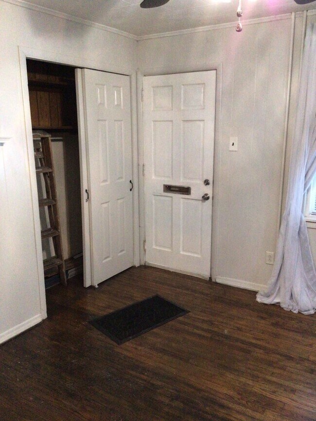 Building Photo - 520-522 Woodvale Ave