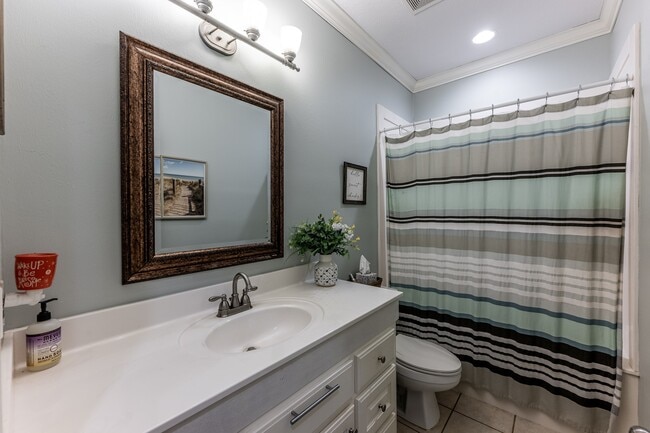 Building Photo - 1801 Camellia Ct