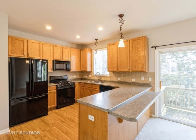Building Photo - 271 Evergreen Cir