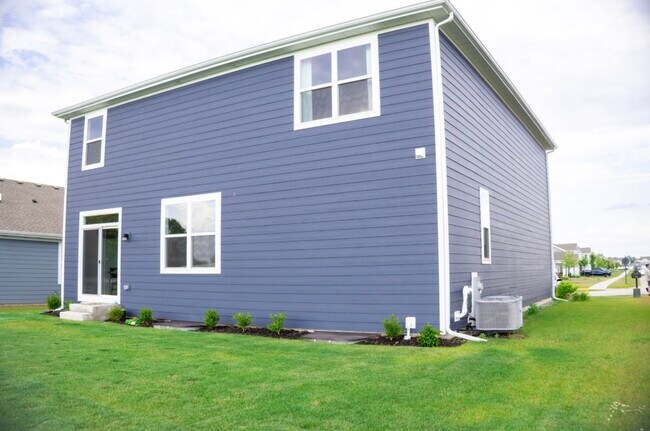 Building Photo - 10550 Azalea Dr