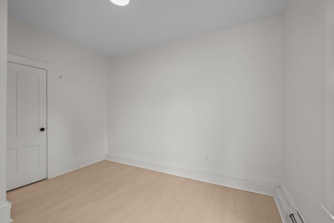 Building Photo - 6 Coffin Ave Ct