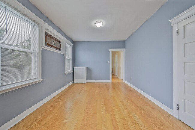 Building Photo - 26 MONTROSE Ter