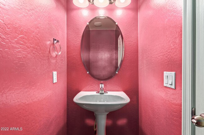 Building Photo - 2948 N Evergreen St