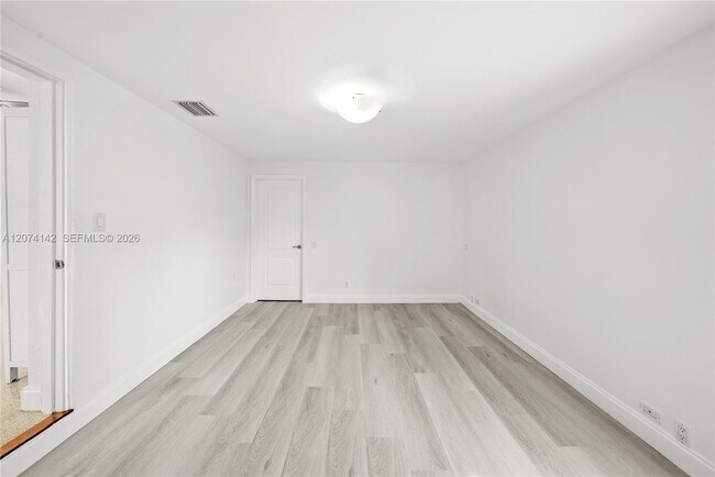 Building Photo - 3130 SW 27th Terrace