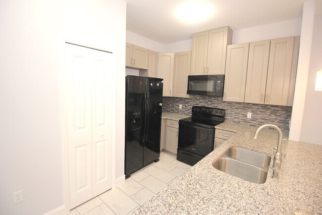 Building Photo - Luxury 4 Bed 2 Bath Townhome in Cypress Kn...