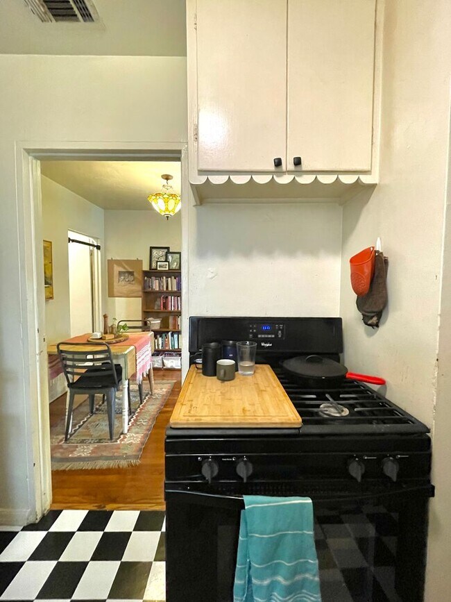 Building Photo - 209-211 Tennant