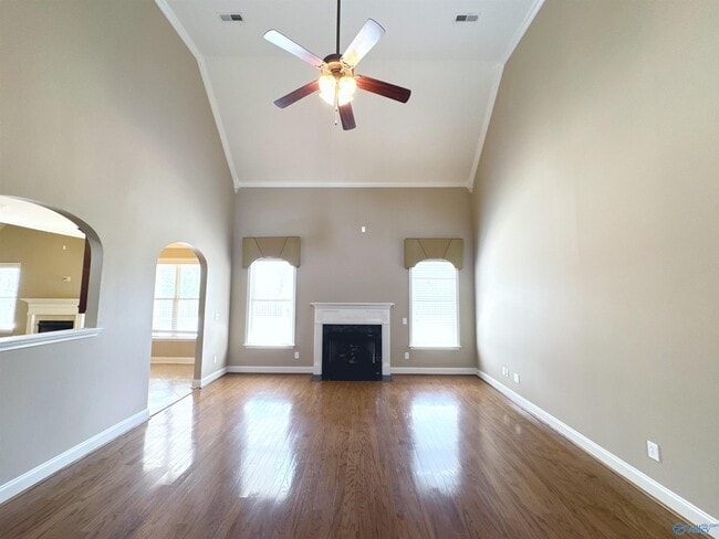 Building Photo - 126 Windridge Way SW